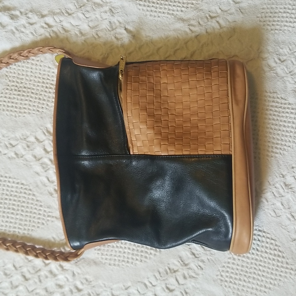 BRIO black and tan/brown leather? purse
